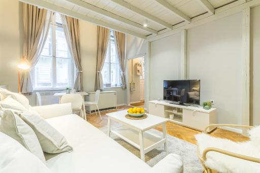 King93 Apartment In Central Budapest. - Housity