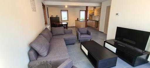 Meublés de vacances gîte 3 clés - Les Frès, 4 à 6 personnes avec une borne electrique recharge voiture publique accessible sur le parking - Housity
