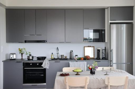 Uusi upea asunto järvinäköalalla ja autohallilla - Housity