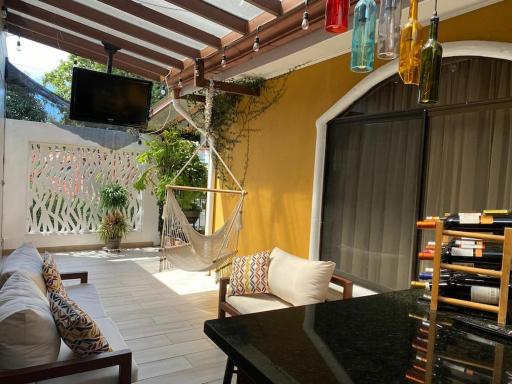 Airport SJO Residence - Edward & Familia Inn - Housity