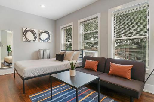 Modern Minimalist Studio Apt in Portage Park - Pensacola 3W - Housity