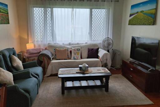 Entire 3 bdrm Cottage just off Gallery Walk Mt Tambo - Housity