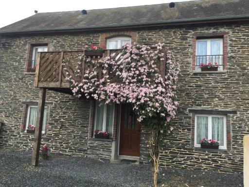 4 bed barn sleeps 8 private pool Chattemoue Javron - Housity