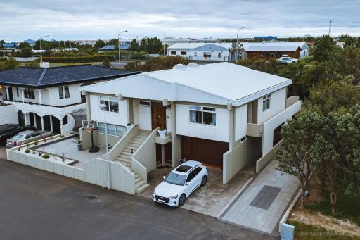 Smart Luxury - Private Gym, Hot Tub & Sauna - Housity