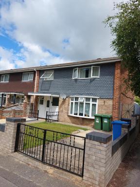 Family & Friends Zone with a vibe, games & garden - Housity