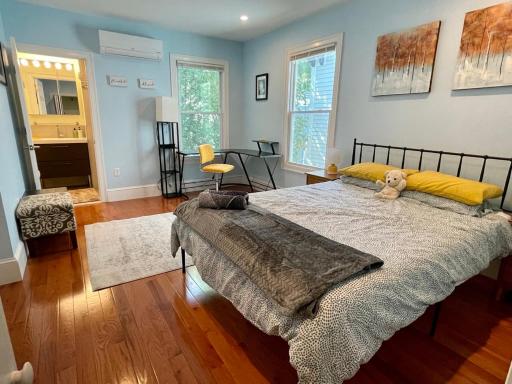 Amory Place, Central Cambridge, Walk to Harvard, MIT, Central, Subway, Book Now!! - Housity