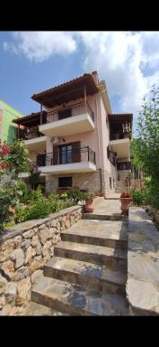 Panos Luxury Suites - Housity