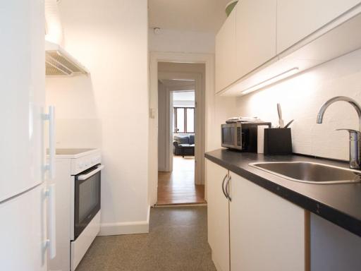 Sanders Park - One-Bedroom Apartment Near a Huge City Park - Housity