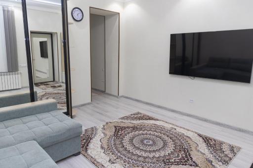 Uiutnyi novyi dom v tsentre goroda 2022 s parkovkoi dlia avto - Housity