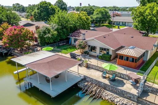 Lakefront home with hot tub and boat dock & slip - Peacock on the Canal - Housity