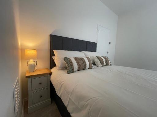 Refurbished 2 bed house in the perfect location. - Housity