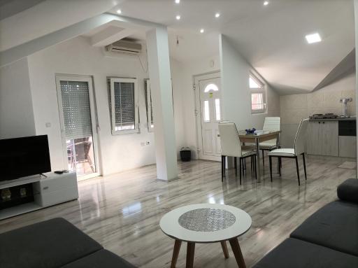Ceca Apartment - Housity