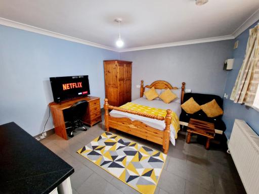 Studio next to Slough Station Tesco - Housity