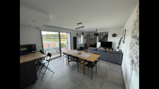 Cottage chaleureux avec vue sur lac - Housity