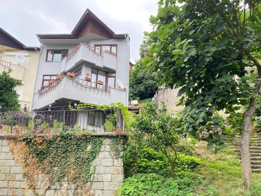 Villa with nature and sea view - Housity