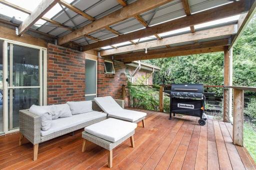 Private Holiday Home With Rain Forest Creek View - Housity