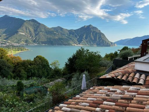Iseo Lake Villa con vista lago e piscina - Housity