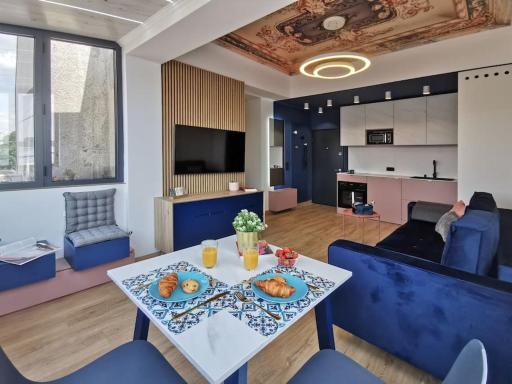 Blue Sunnyside Studio - Central Location - Housity