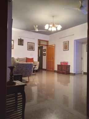 Beautiful, cozy room with green terrace garden - Housity