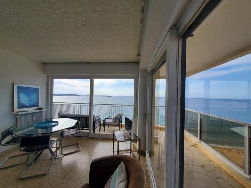 FREJUS PLAGE Tour Mediterranee 10e Etage T2 38m2 - Housity