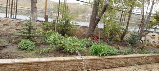 Large, sunny 2nd floor with separate enterance. - Housity