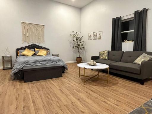 Chic, spacious, cozy Guest House great location! - Housity