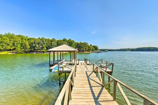 Quaint Lake Norman Home w/ Boat Dock + Grill! - Housity