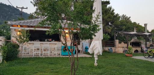 Hatzoudis Luxury Suites - Housity