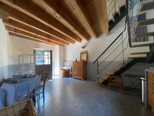 Collias, jolie maison de village typique + parking - Housity