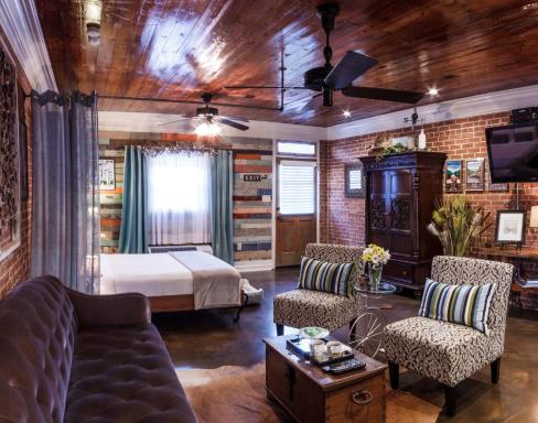 Bayou Chateau - Housity