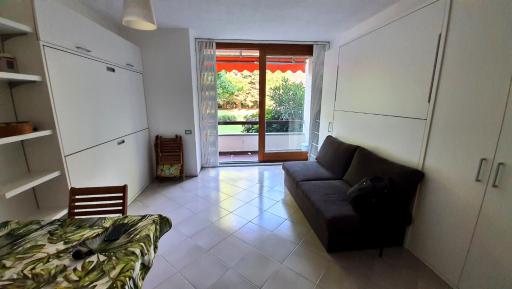 Oasi Verde_Pool renovated apt. on Lake Residence - Housity