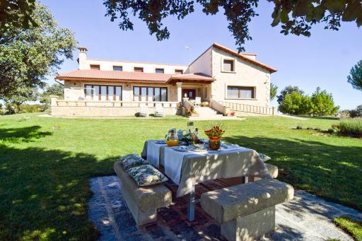 Casa Entre Piedras y Estrellas - Housity