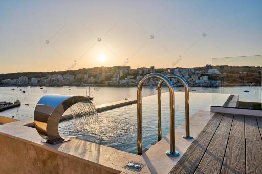 Luxury House with Pool-Hosted by Sweetstay - Housity
