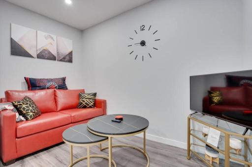 Modern & Private 1-Bedroom Apartment - Housity