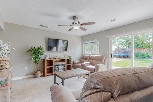 Comfortable 3-bedroom home with spacious backyard - Housity