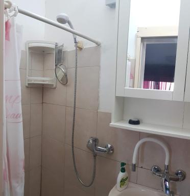 Cozy Flat with Parking well-placed near TLV Airport - Housity