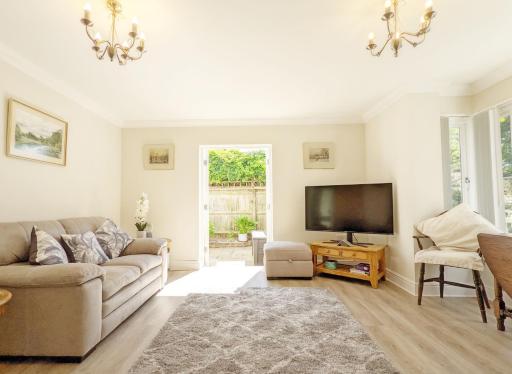Pears Grove - Southbourne - Housity