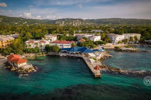 Lush Tropical apartment located in a 4-star resort - Housity