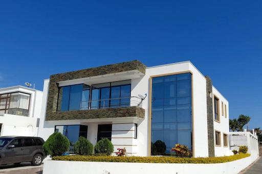 Espectacular casa grande vacacional en Manta! - Housity