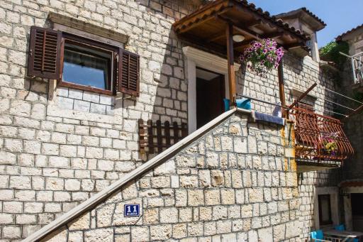 Apartments by the sea Kastel Stafilic, Kastela - 10264 - Housity