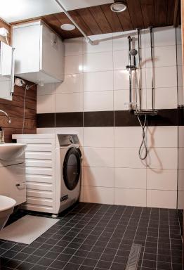 Talo saunalla ja sähköauton oma Type2 latauspiste - Housity