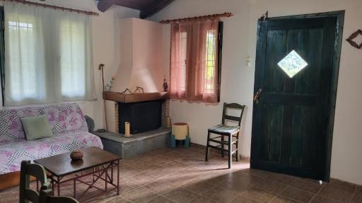 Villa Lochia - Χατζό House - Καλαίσθητο Σπίτι στη Ράμια - Housity