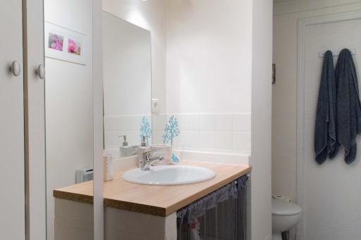 Appartement type loft dans le centre de Roussillon - Housity