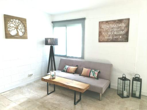 Agradable casa con piscina - Housity