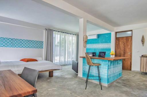 Contemporary Private Studio with Pool and Kitchen - Housity