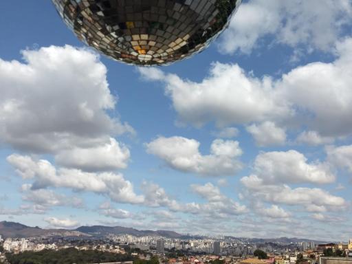 Cobertura inteira quarto chalet com vista de BH - Housity