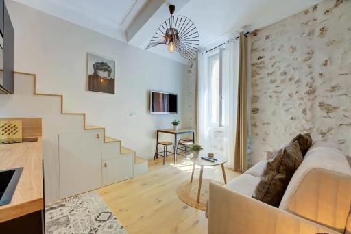 Duplex Studio Apt Mezzanine near Shops & Cafes - Housity