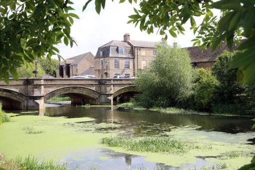 Luxury 3 Bed Apartment in the Heart of Stamford - Housity