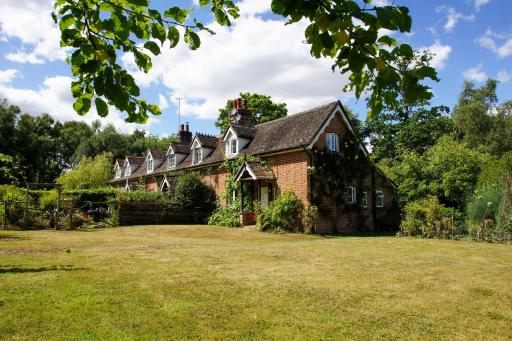 Beeches Cottage - Beautiful Garden - Parking - Housity