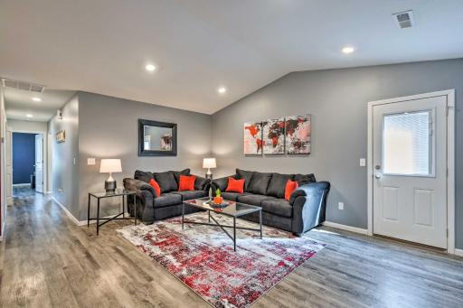 Cozy Townhome with Lake View about 10 Mi to Wichita - Housity